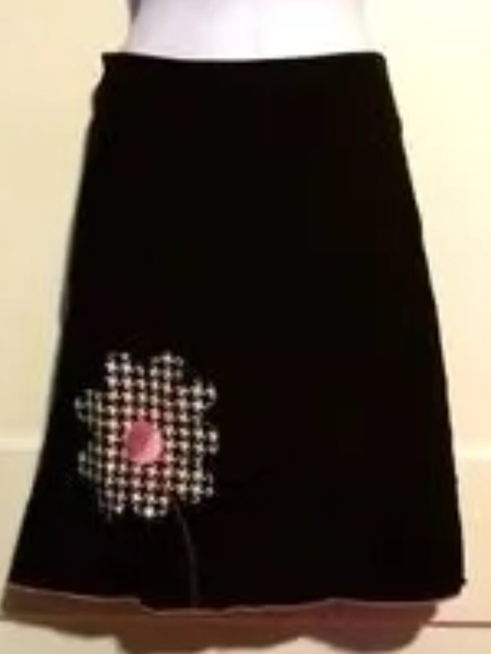 BLACK SKIRT WITH FLORAL PRINT
